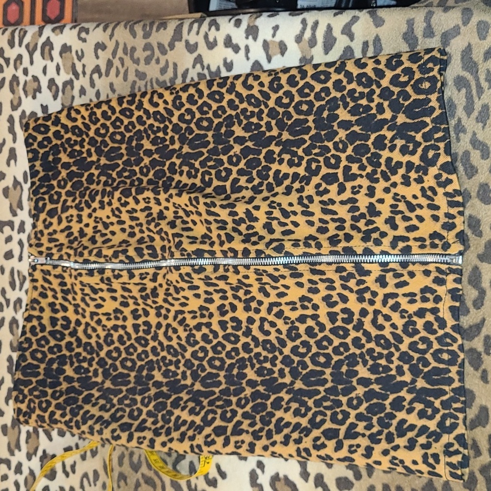 Leopard Print Pencil Skirt W/ Zipper Detailing - Picture 3 of 5